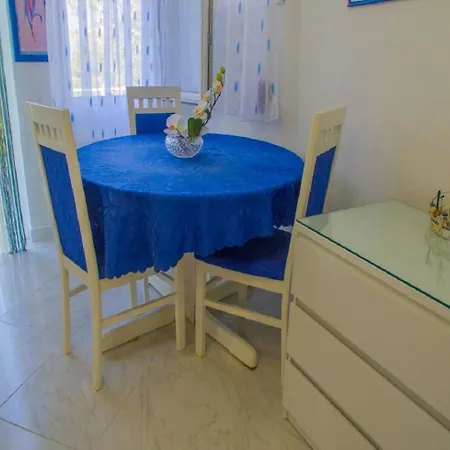 Mirjana Apartment Vis